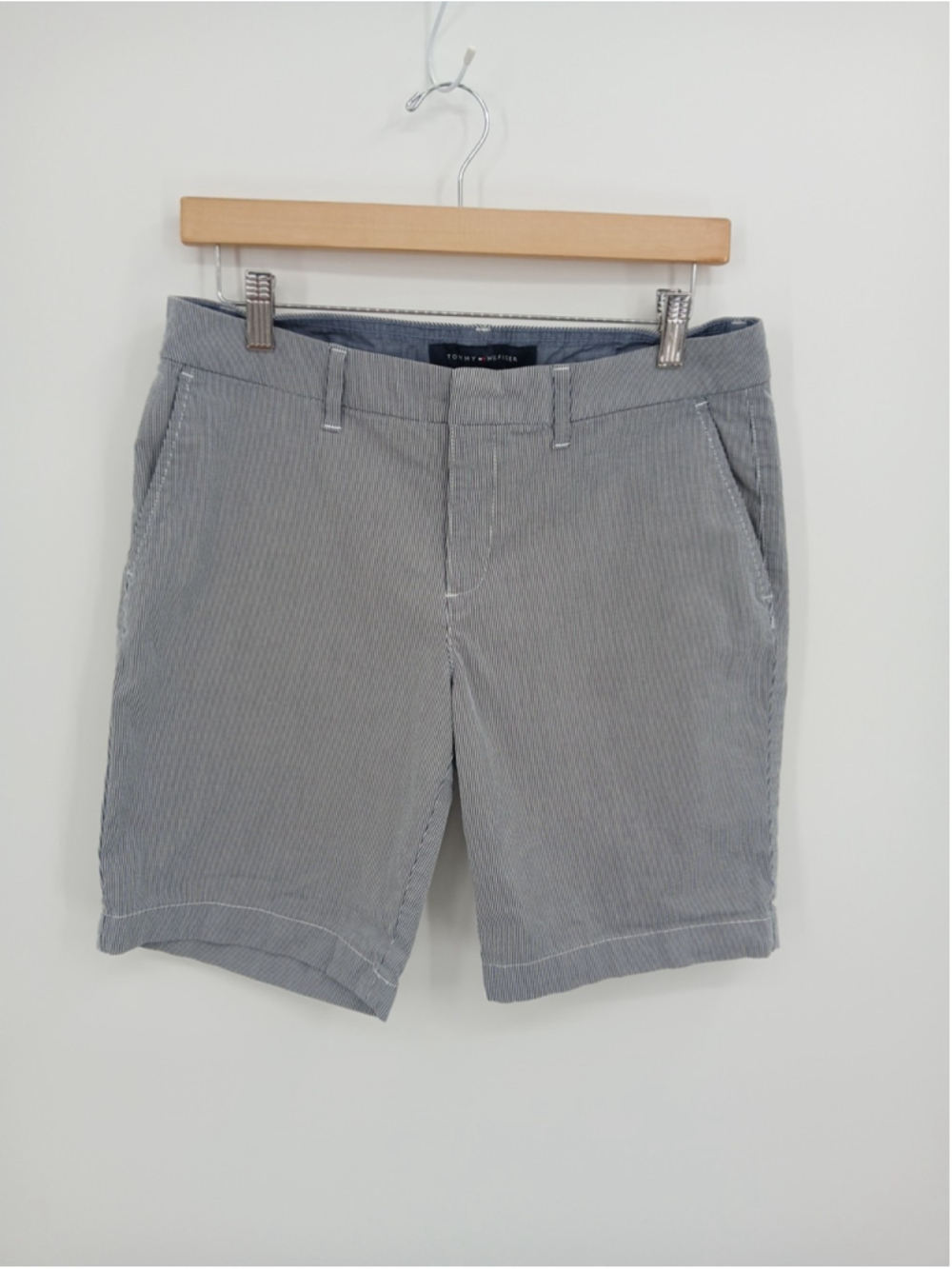 Tommy Hilfiger Shorts Womens 6 Chino Blue and White Striped Preppy Bermuda